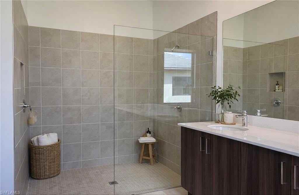 5114 Penella Ave - Photo 7 of 45