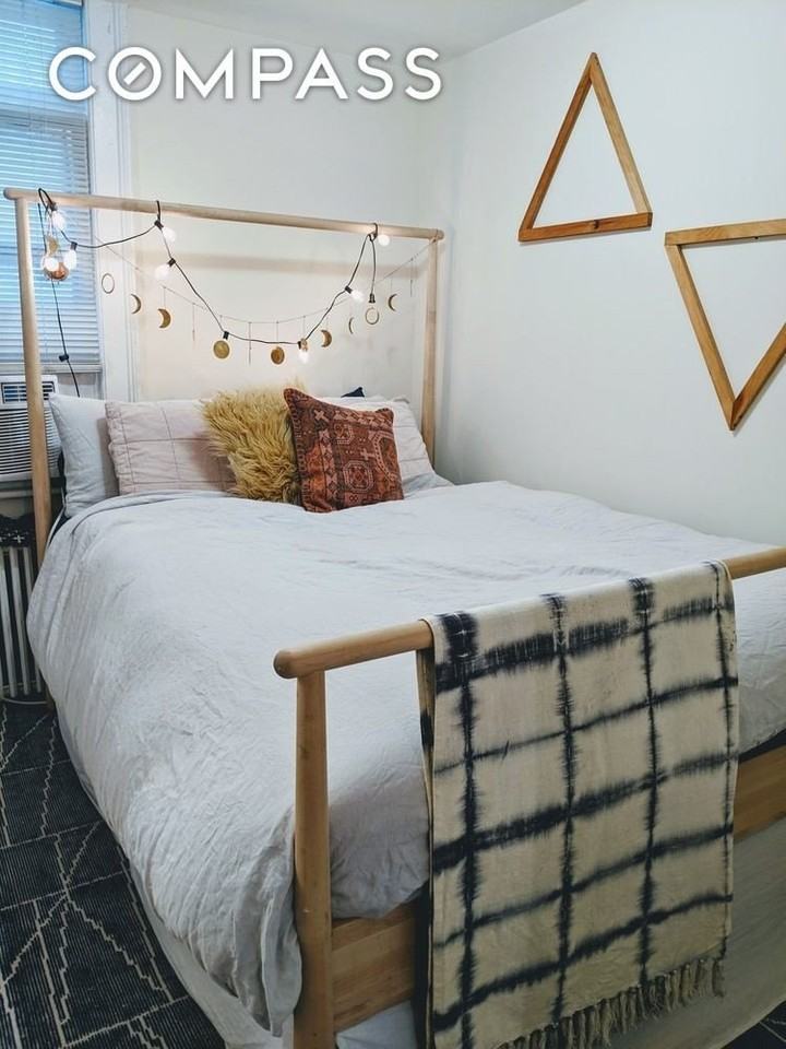 283 Devoe St #2RR - Photo 5 of 10