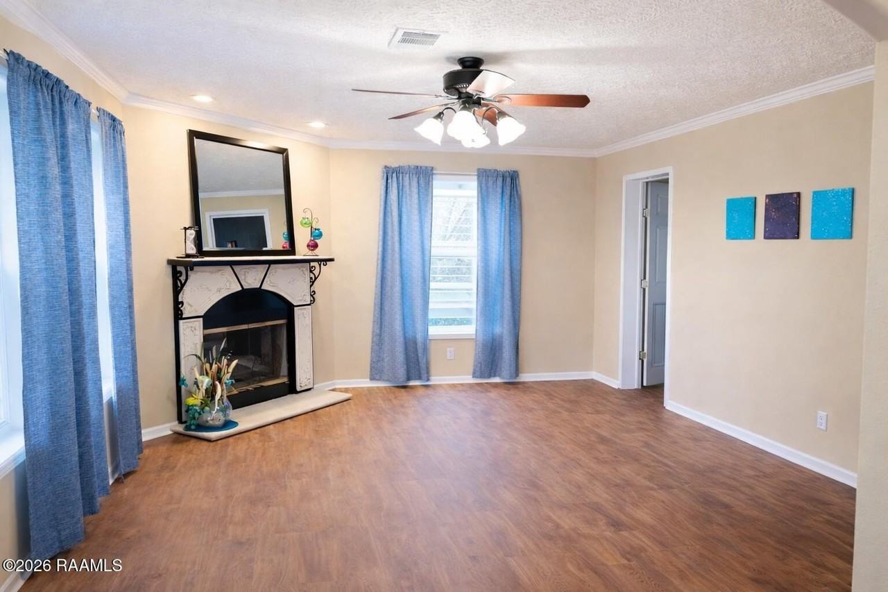 206 Windcreek Ln - Photo 6 of 30