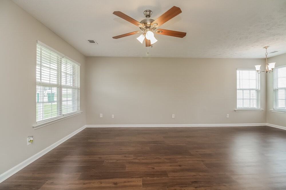 1065 Tammy Sue Ln - Photo 5 of 17