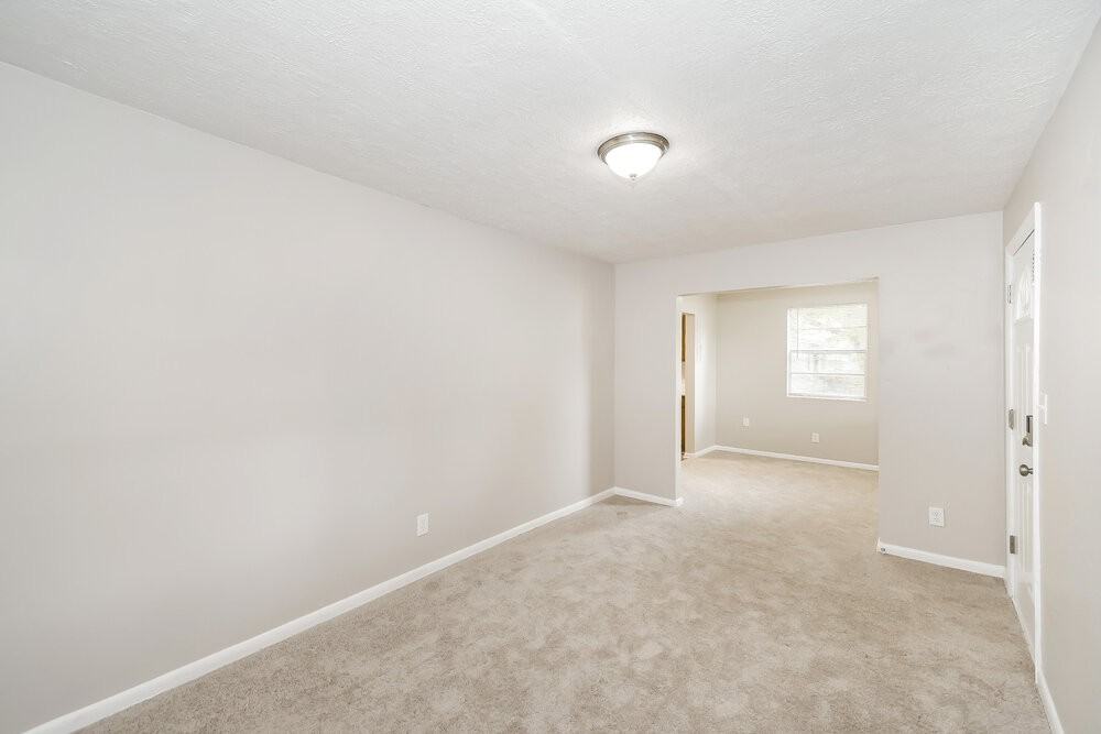 2240 Grand St - Photo 4 of 16