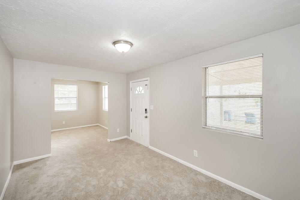 2240 Grand St - Photo 5 of 16