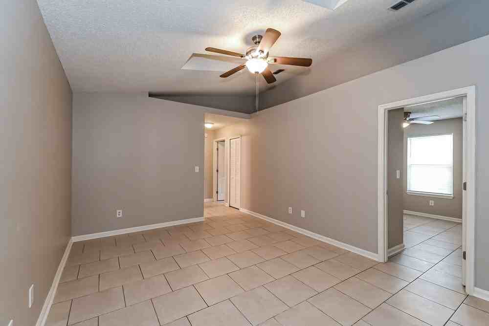 9956 Somerset Grove Ln - Photo 5 of 16