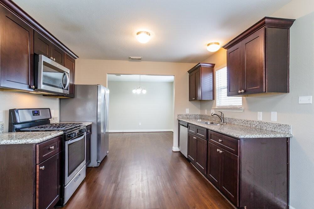 12519 Thistle Creek Ct - Photo 5 of 15