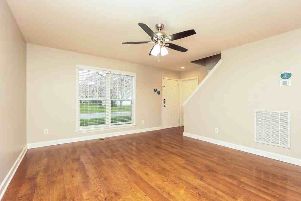 2853 Sutherland Dr - Photo 4 of 17