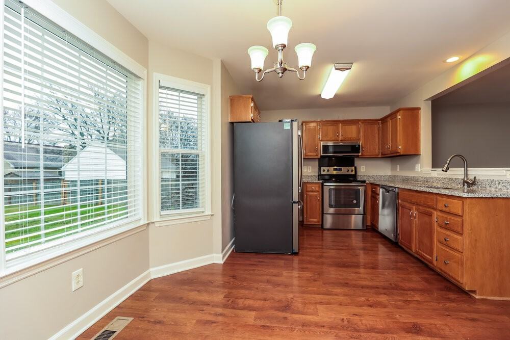 2853 Sutherland Dr - Photo 7 of 17