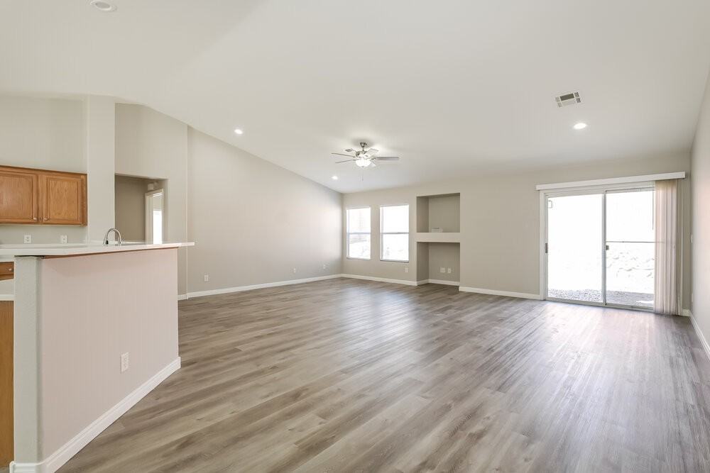 1075 Silver Star St - Photo 4 of 16