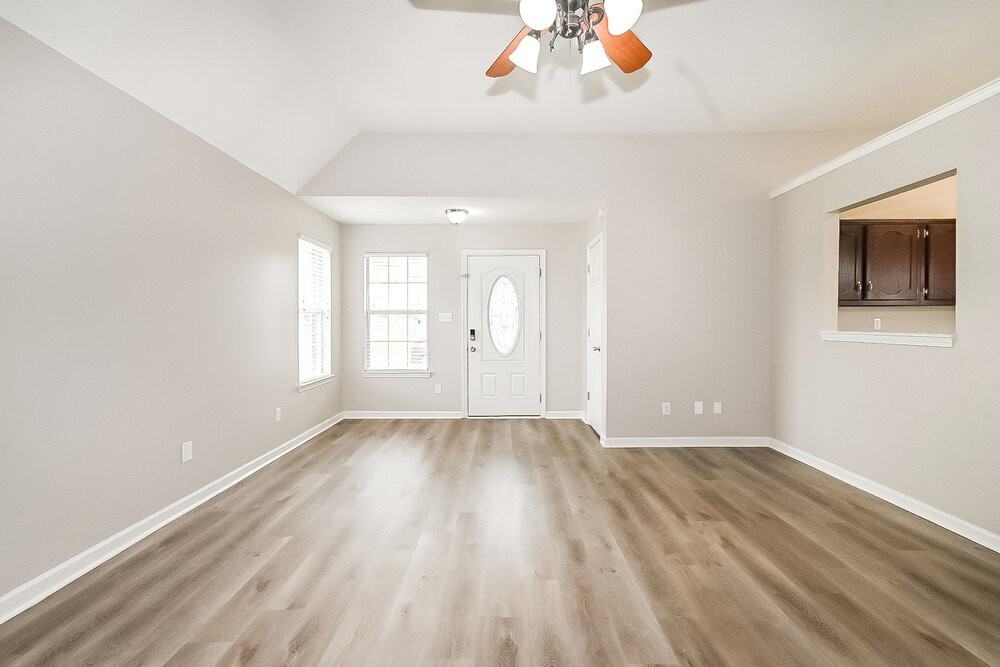 5570 Alexandria Ln - Photo 4 of 16