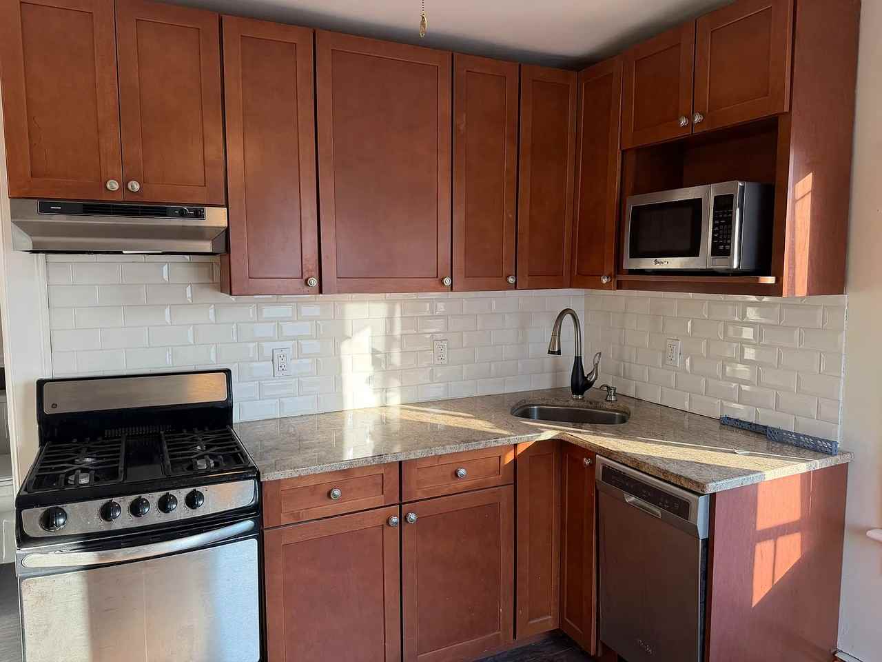 229 8th Street #3 - Photo 5 of 21