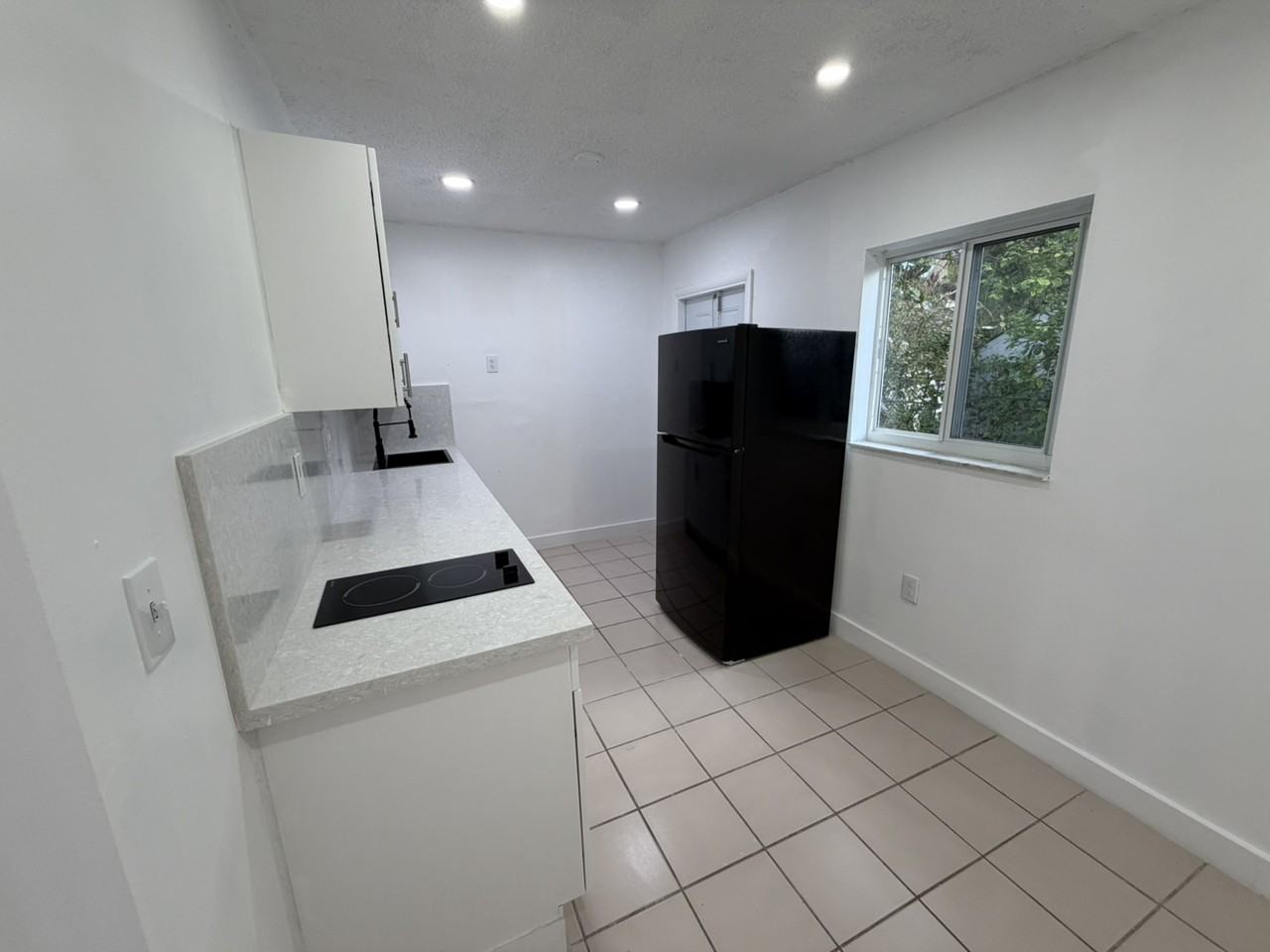 11134 Southwest 6th Street #R - Photo 4 of 11