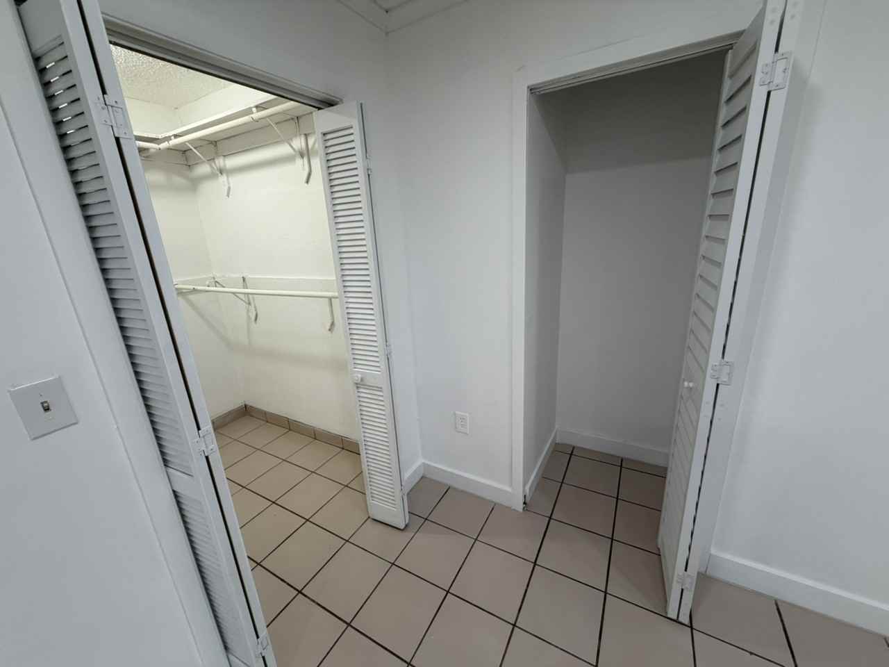 11134 Southwest 6th Street #R - Photo 5 of 11