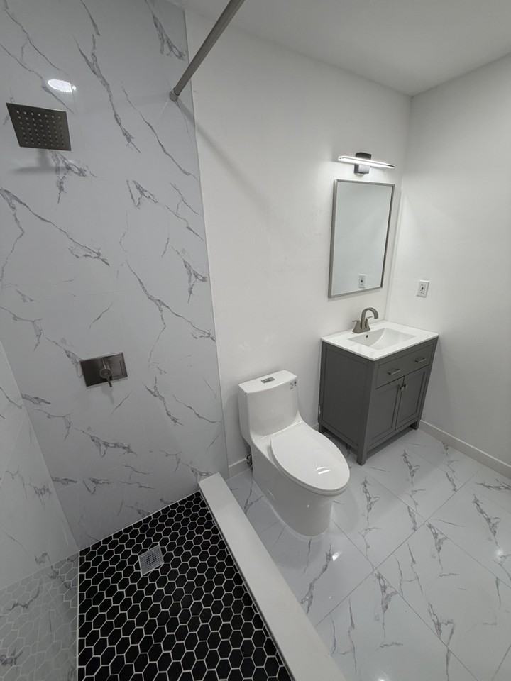 11134 Southwest 6th Street #R - Photo 7 of 11