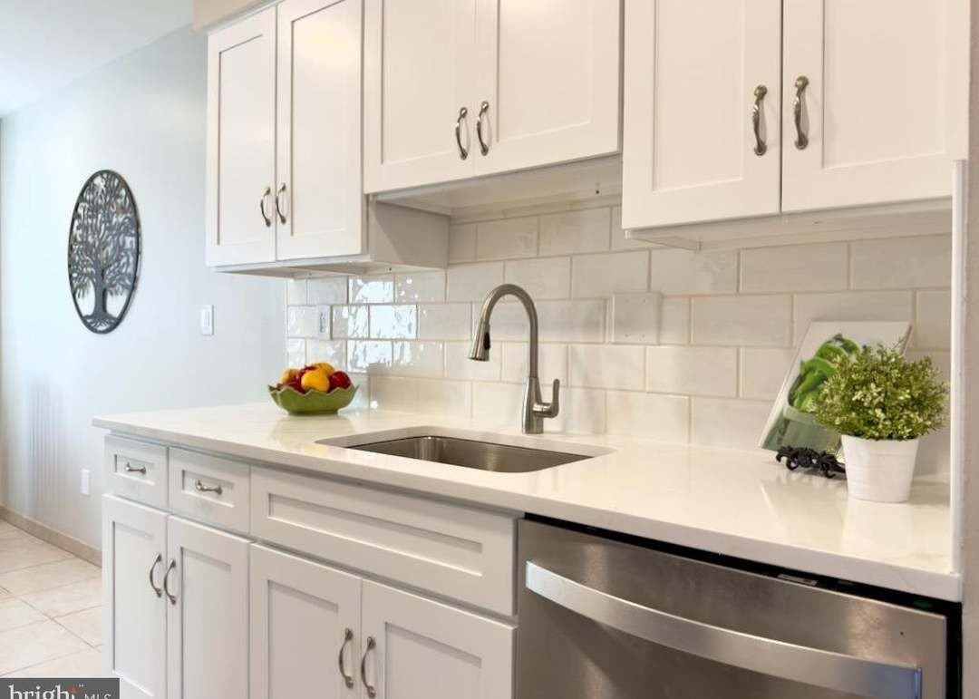 807 Summit Chase Dr - Photo 2 of 28