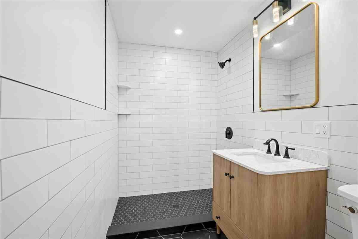 183 Vernon St - Photo 2 of 9