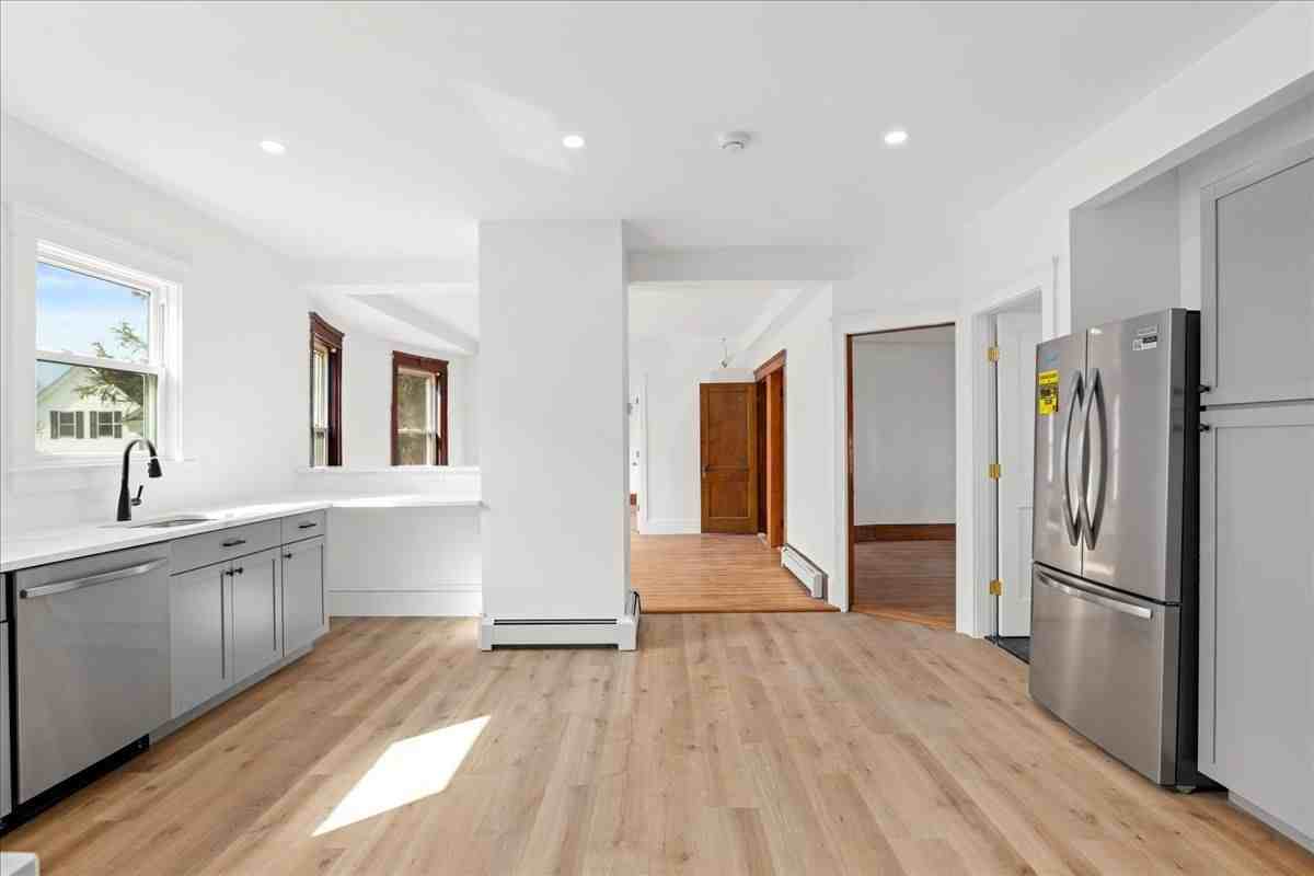 183 Vernon St - Photo 5 of 9