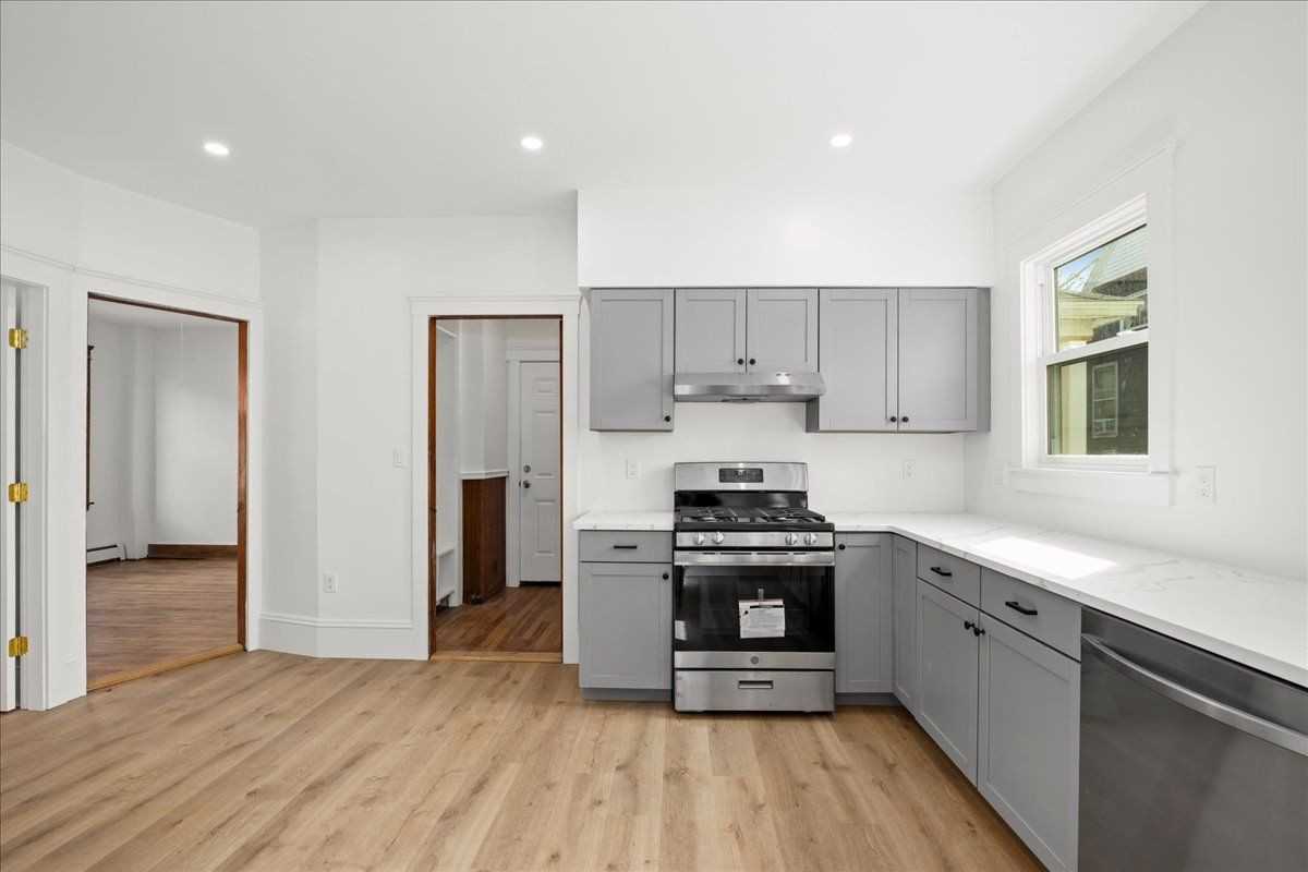 183 Vernon St - Photo 6 of 9