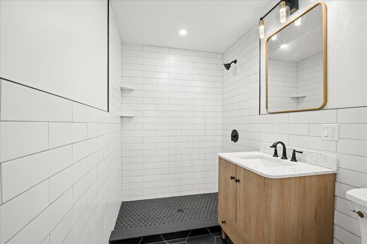 183 Vernon St - Photo 2 of 9