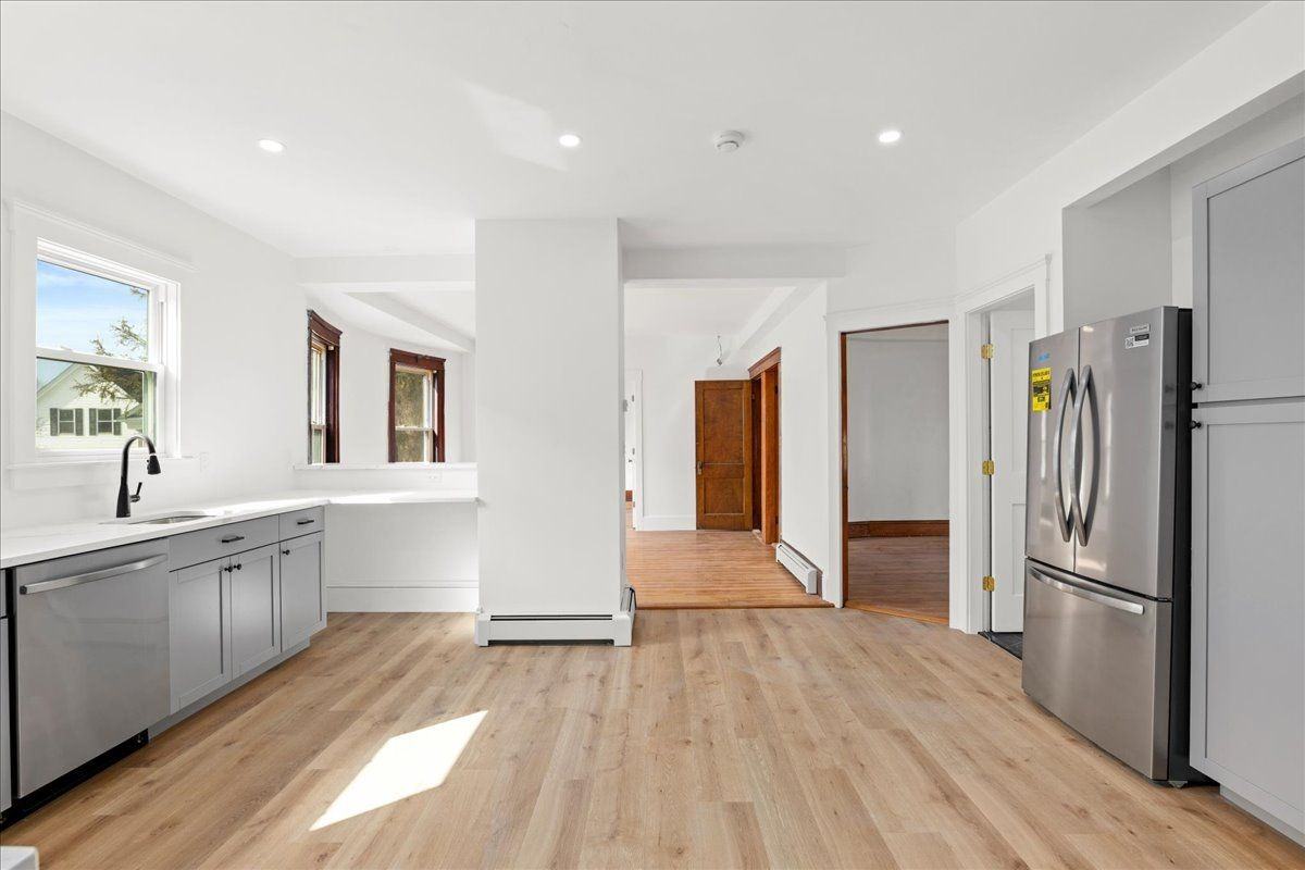 183 Vernon St - Photo 5 of 9