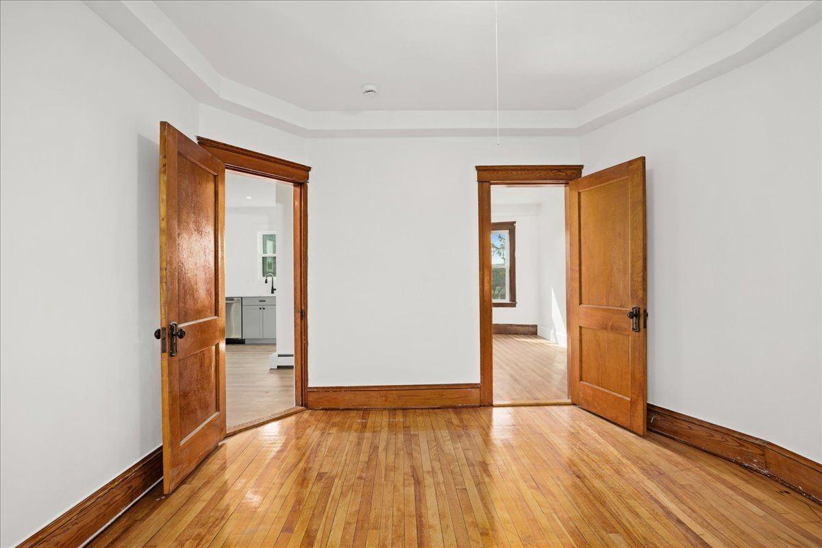 183 Vernon St - Photo 7 of 9