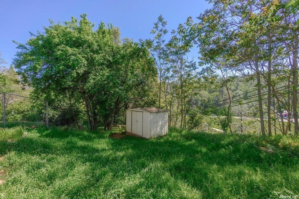 636 Myrtle Ave - Photo 3 of 13