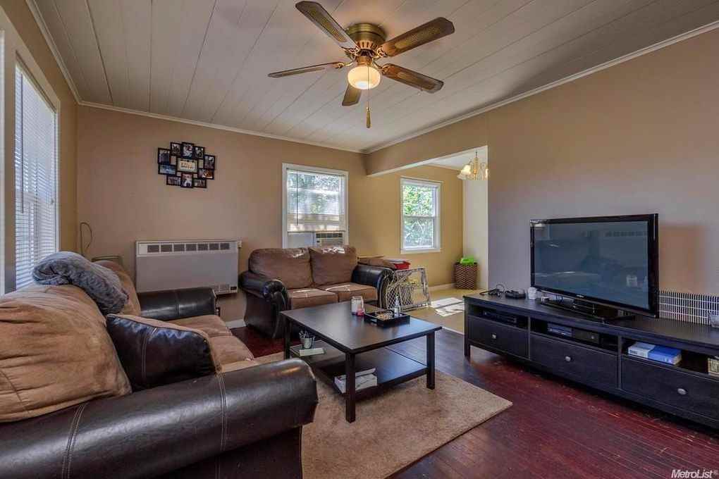 636 Myrtle Ave - Photo 4 of 13