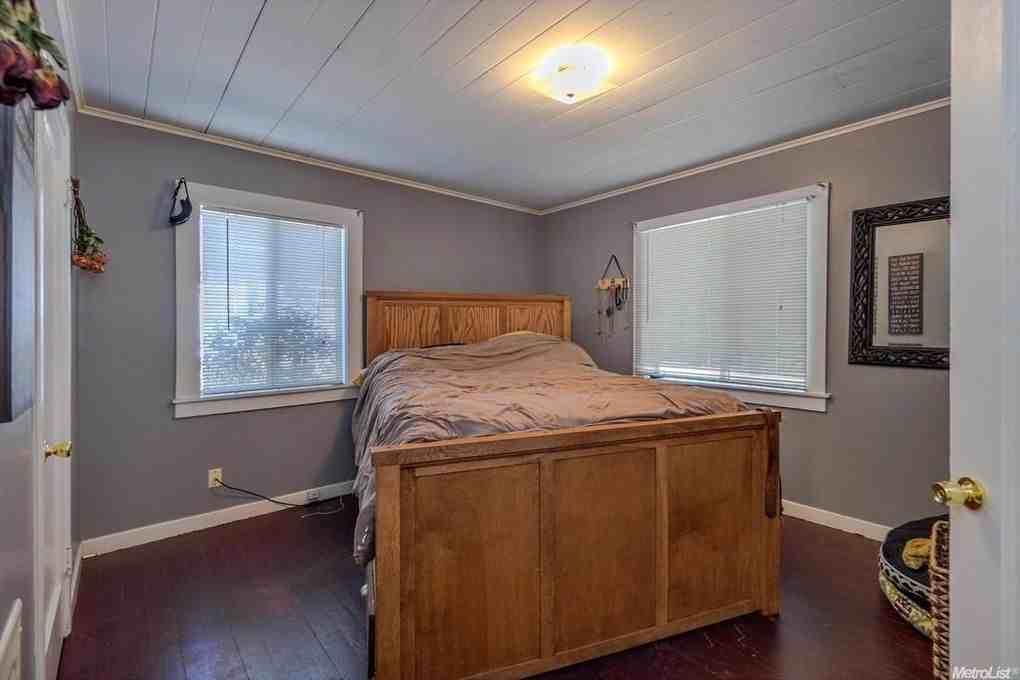 636 Myrtle Ave - Photo 6 of 13