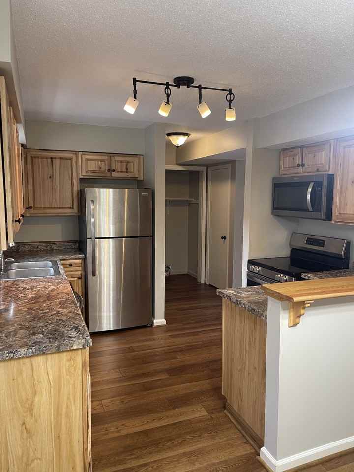 110 Lancelot Ct - Photo 3 of 10