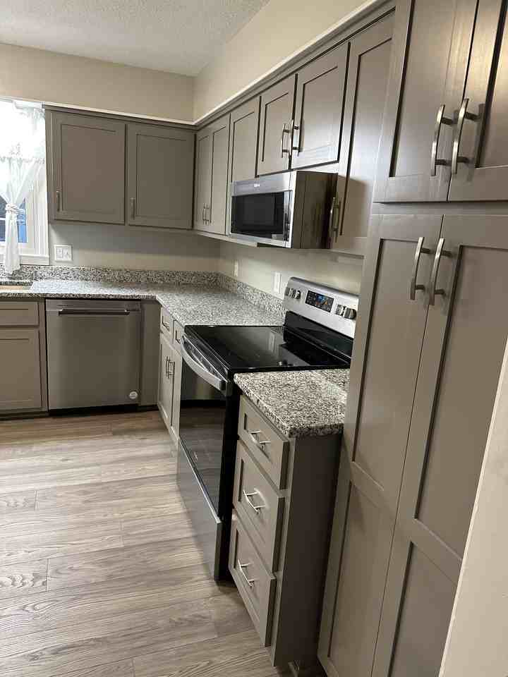 203 20th Ave N - Photo 4 of 32