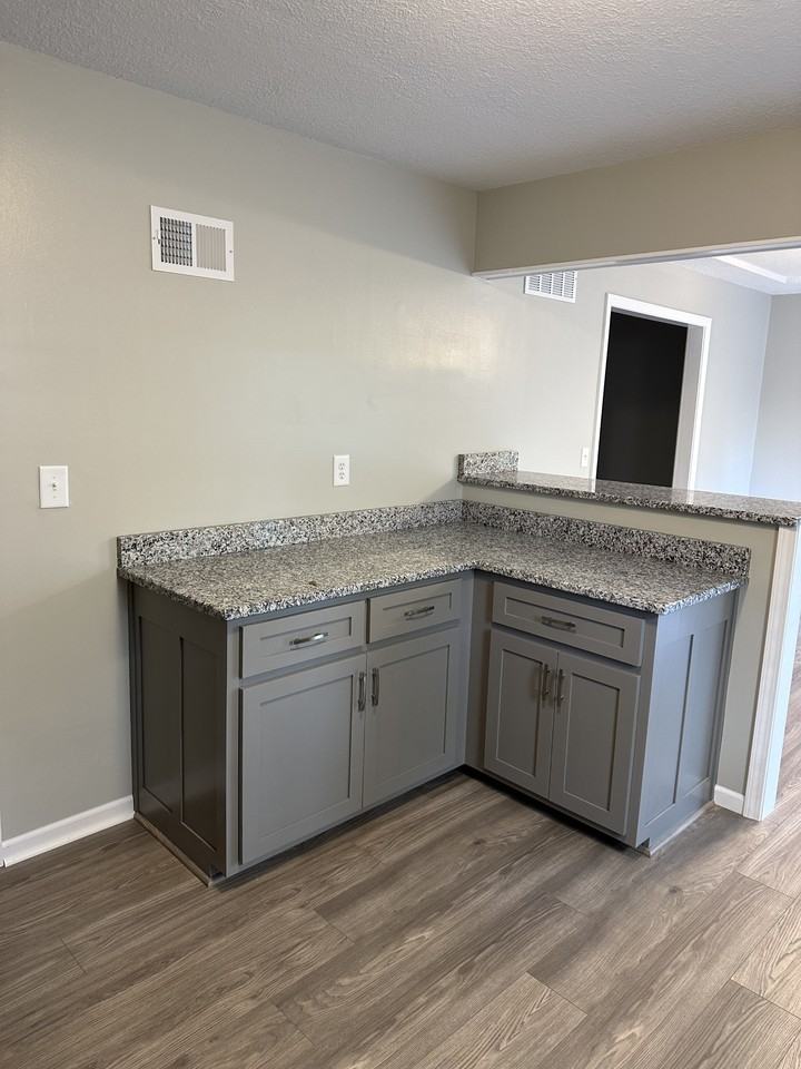 203 20th Ave N - Photo 5 of 32