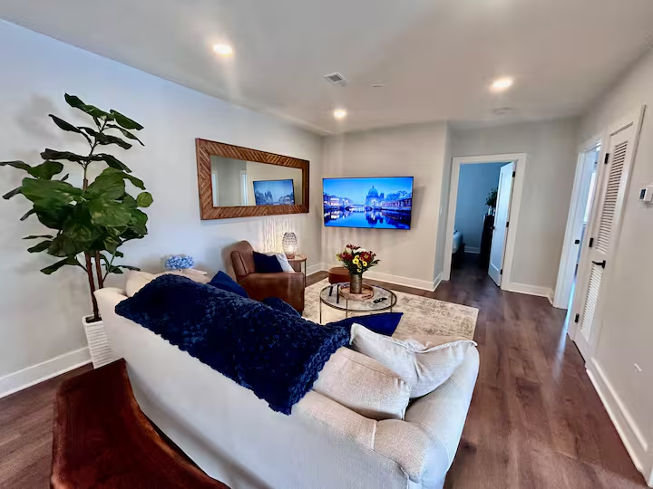 415 E Jasper St #3 - Photo 3 of 10