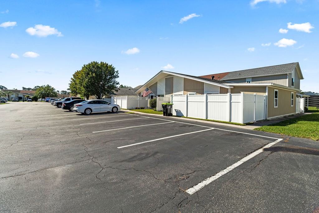 1431 Turkey Ridge Rd - Photo 3 of 26