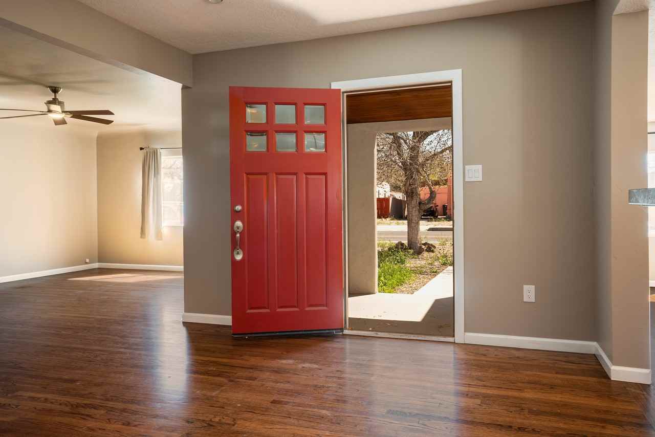 505 Carlisle Blvd Se - Photo 3 of 11