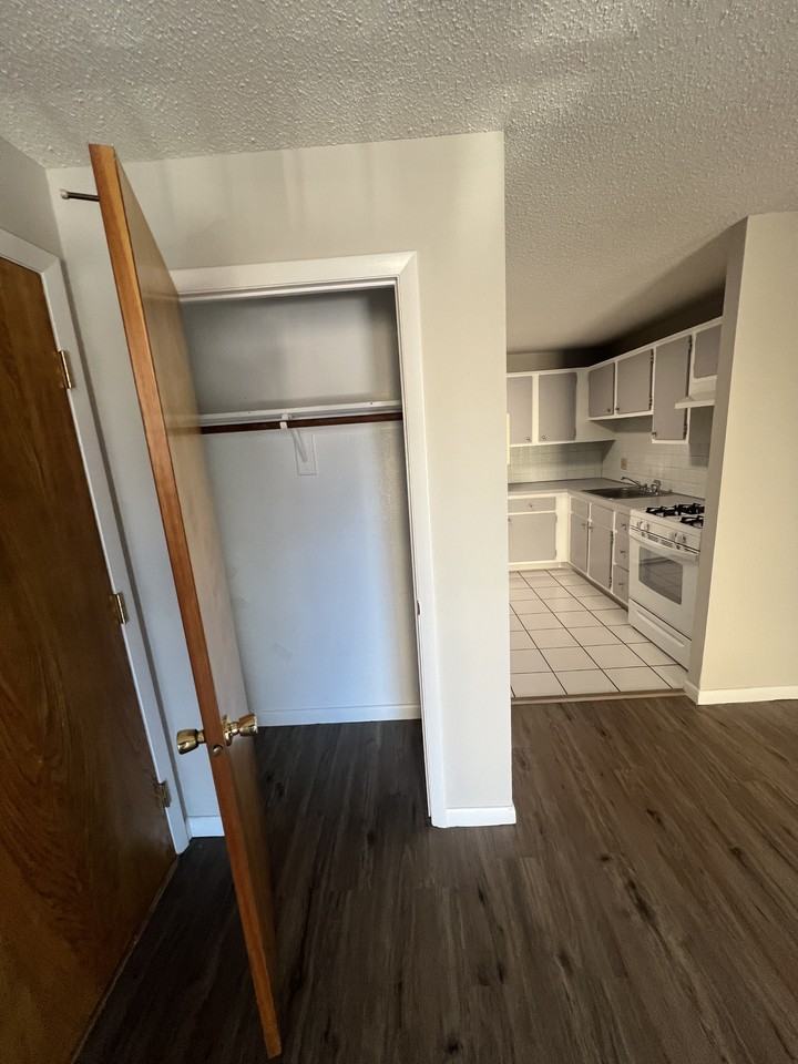 164 Whitehall Rd - Photo 4 of 12