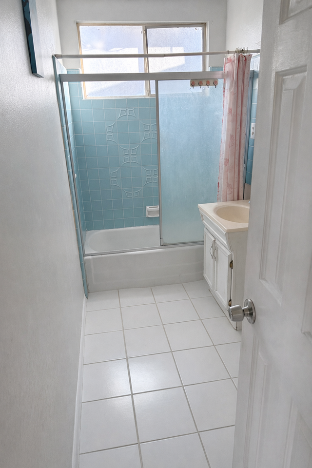 526 E Nugent St - Photo 3 of 13