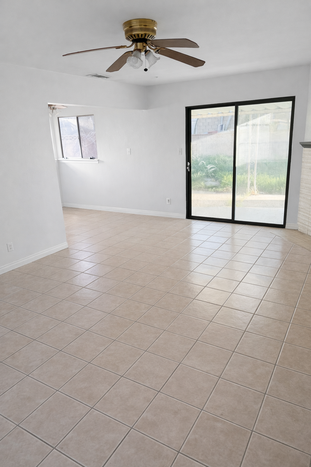 526 E Nugent St - Photo 4 of 13