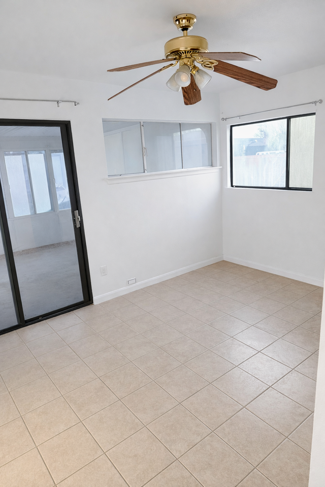 526 E Nugent St - Photo 6 of 13