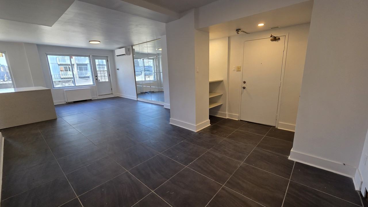 3433 Durocher - Photo 2 of 25