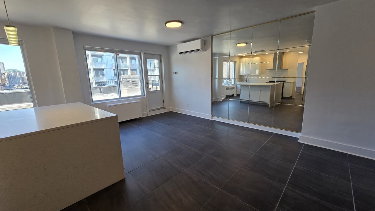 3433 Durocher - Photo 4 of 25