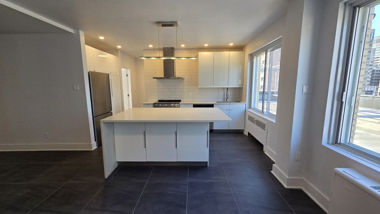 3433 Durocher - Photo 5 of 25