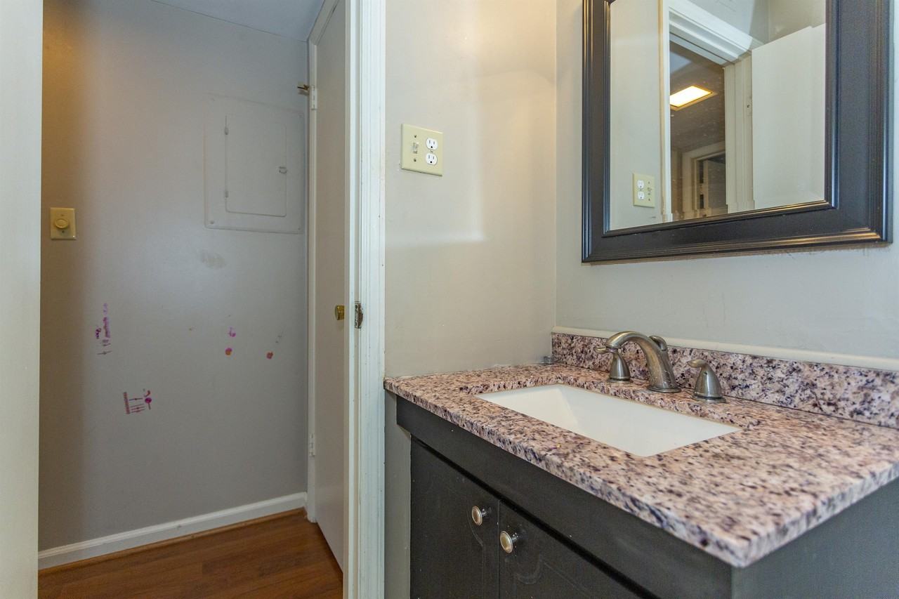 2014 - Photo 3 of 32