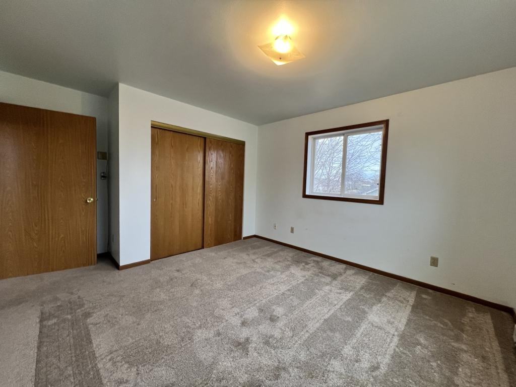 282 Wintergreen Dr Apt 4 - Photo 4 of 9