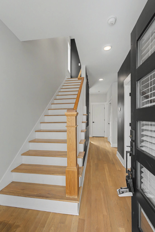 115 Green St - Photo 6 of 49