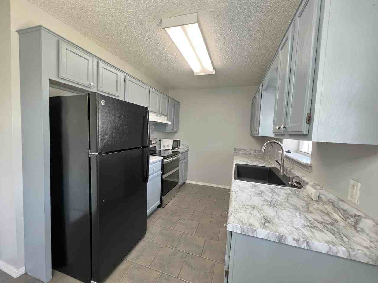 14101 Cherry Hill Dr - Photo 3 of 16