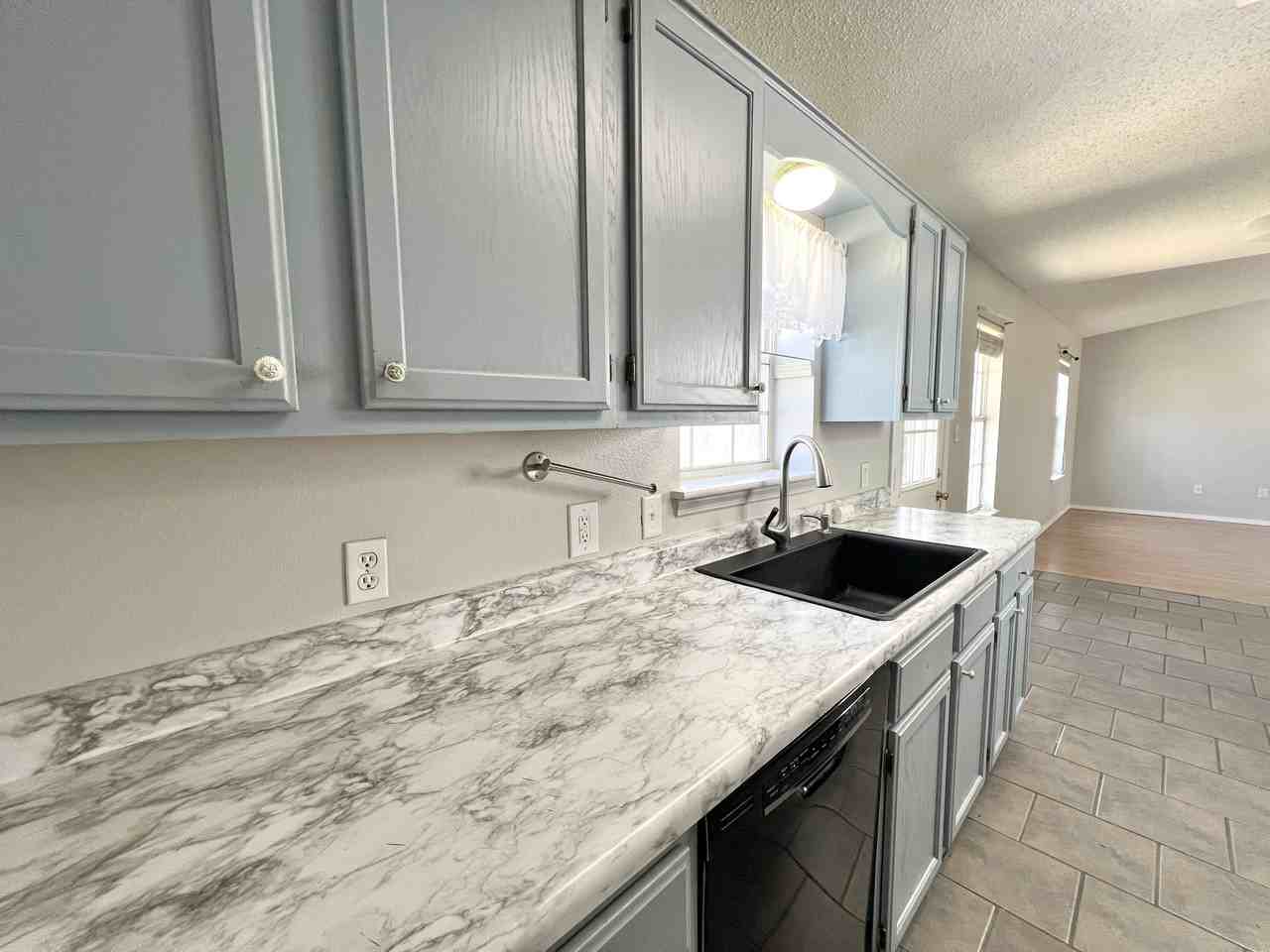 14101 Cherry Hill Dr - Photo 4 of 16