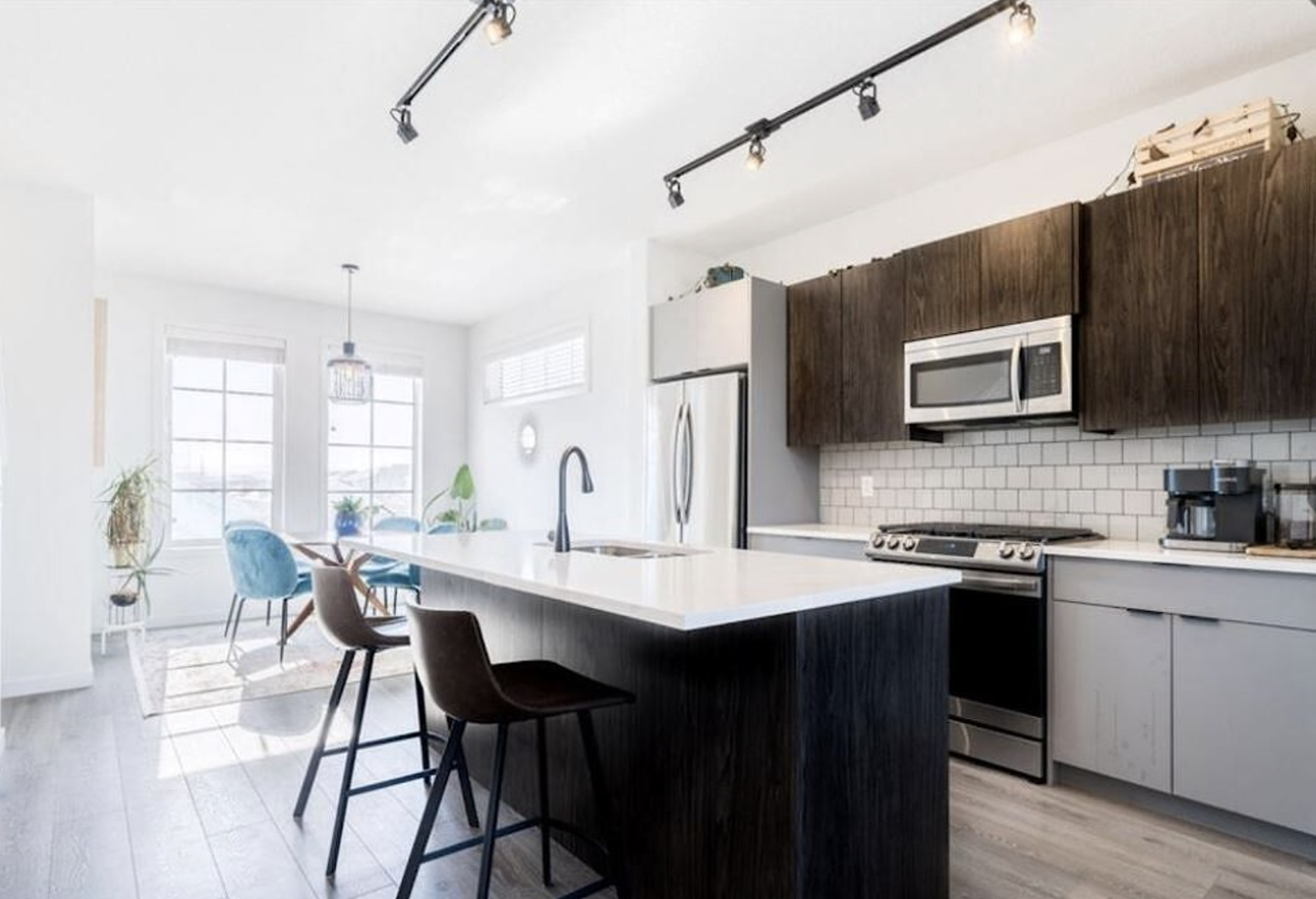 2416 210 Ave Se - Photo 2 of 25