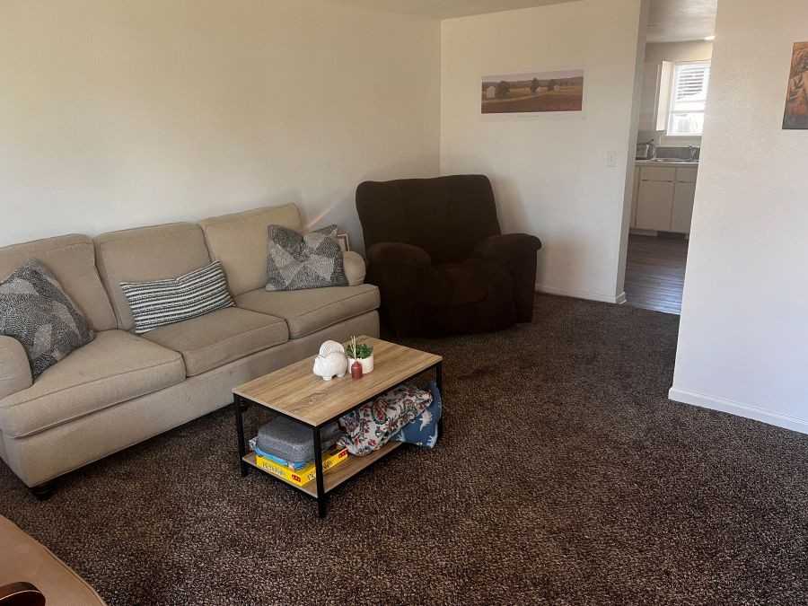 1040 Bonnie Brae St #B - Photo 4 of 16