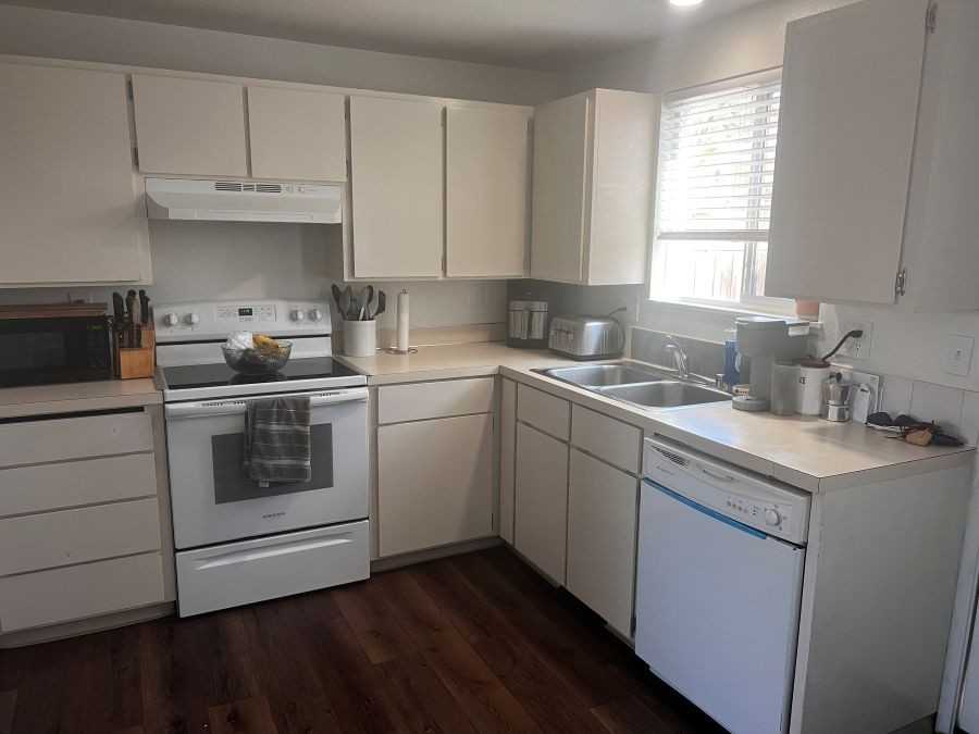 1040 Bonnie Brae St #B - Photo 7 of 16