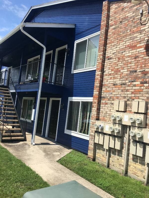 2427 W Prairie St - Photo 3 of 9