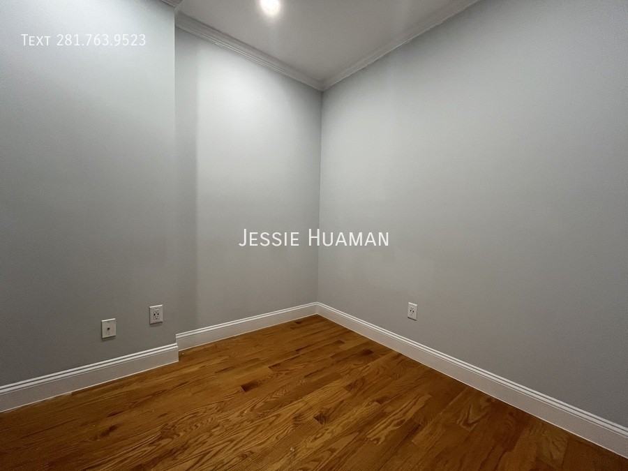 427 E 80th St #A - Photo 7 of 8