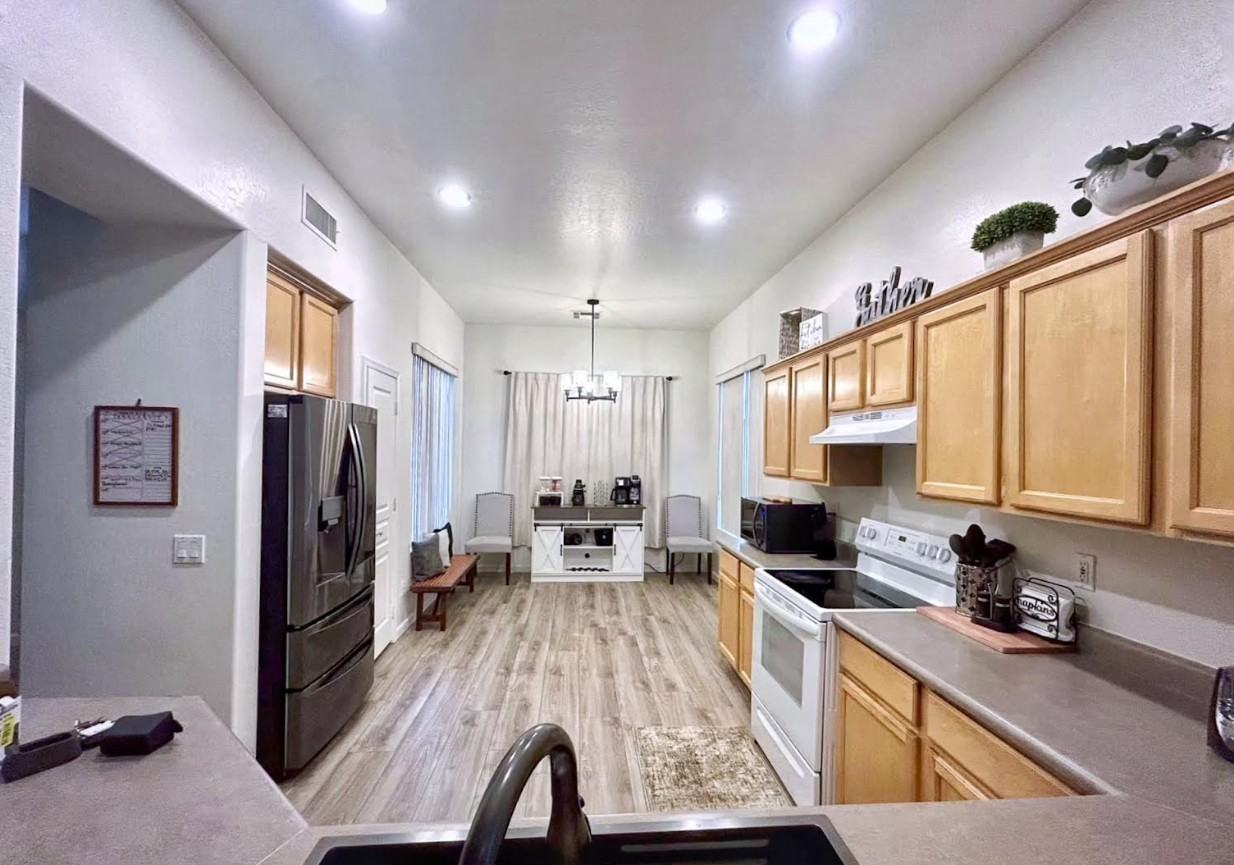 719 S Longmore St - Photo 2 of 10